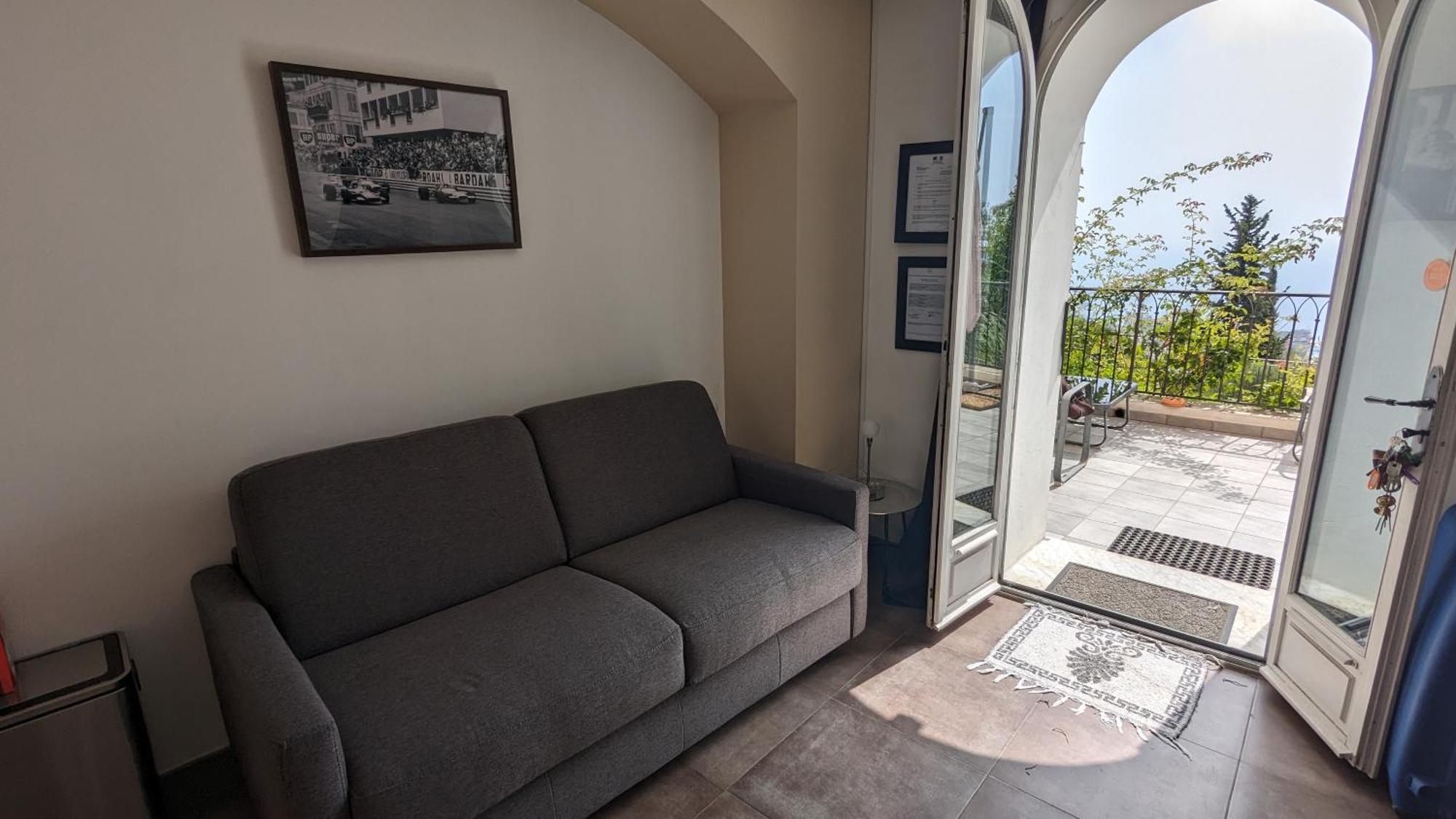Le Mas D'Angeline, Vue Mer, Jardin Commun, Parking, Voiture Requise, 10 Min En Voiture De Monaco, Route Etroite, Pente Raide, Croisement Limite, Sea View, Shared Garden, Parking, Car Required, 10 Min Drive From Monaco, Narrow Steep Road, Limited Pass Beausoleil Esterno foto