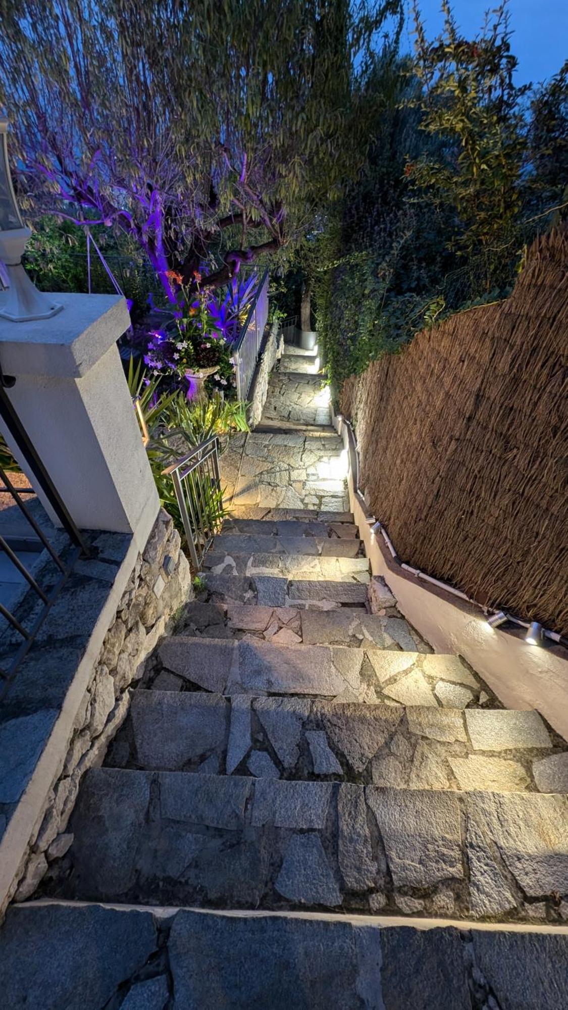 Le Mas D'Angeline, Vue Mer, Jardin Commun, Parking, Voiture Requise, 10 Min En Voiture De Monaco, Route Etroite, Pente Raide, Croisement Limite, Sea View, Shared Garden, Parking, Car Required, 10 Min Drive From Monaco, Narrow Steep Road, Limited Pass Beausoleil Esterno foto