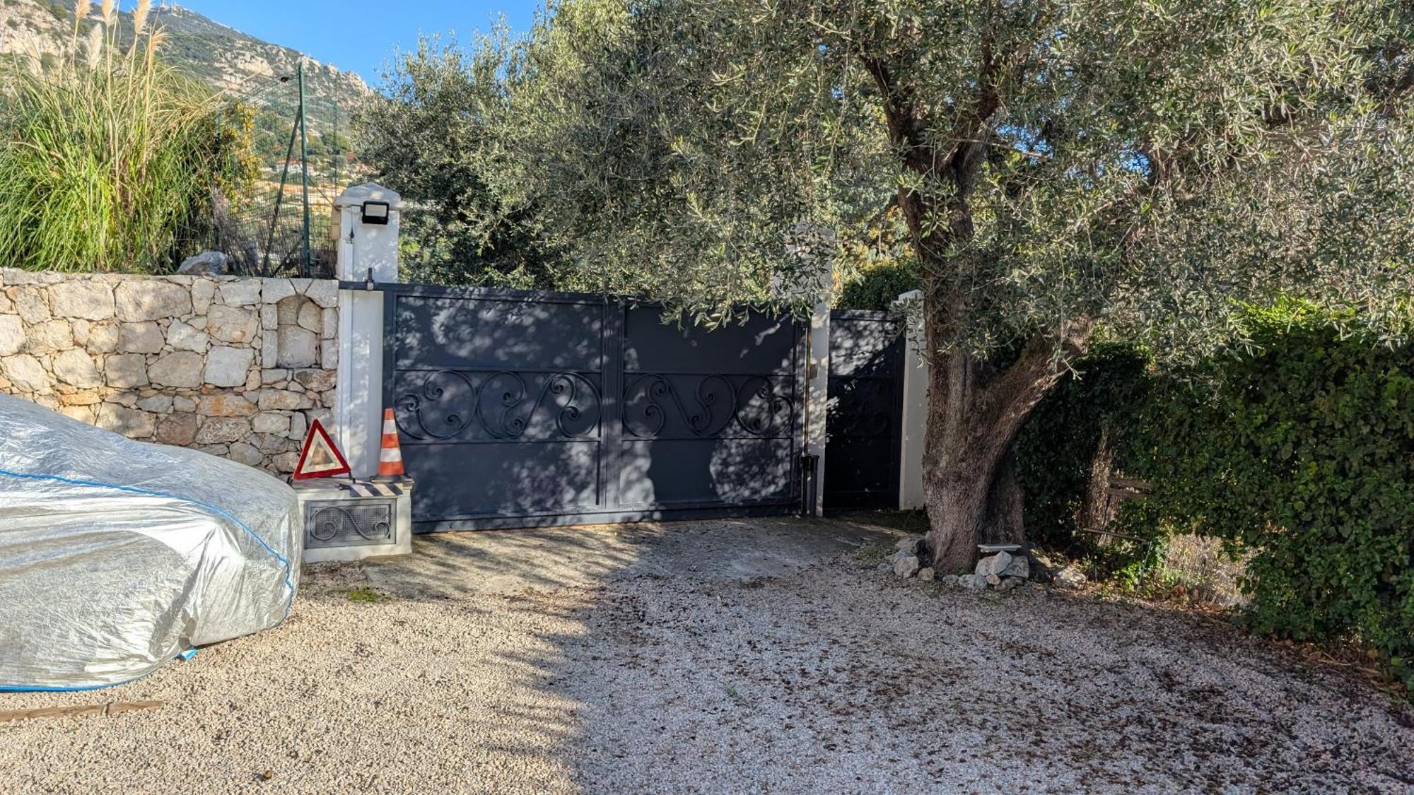 Le Mas D'Angeline, Vue Mer, Jardin Commun, Parking, Voiture Requise, 10 Min En Voiture De Monaco, Route Etroite, Pente Raide, Croisement Limite, Sea View, Shared Garden, Parking, Car Required, 10 Min Drive From Monaco, Narrow Steep Road, Limited Pass Beausoleil Esterno foto