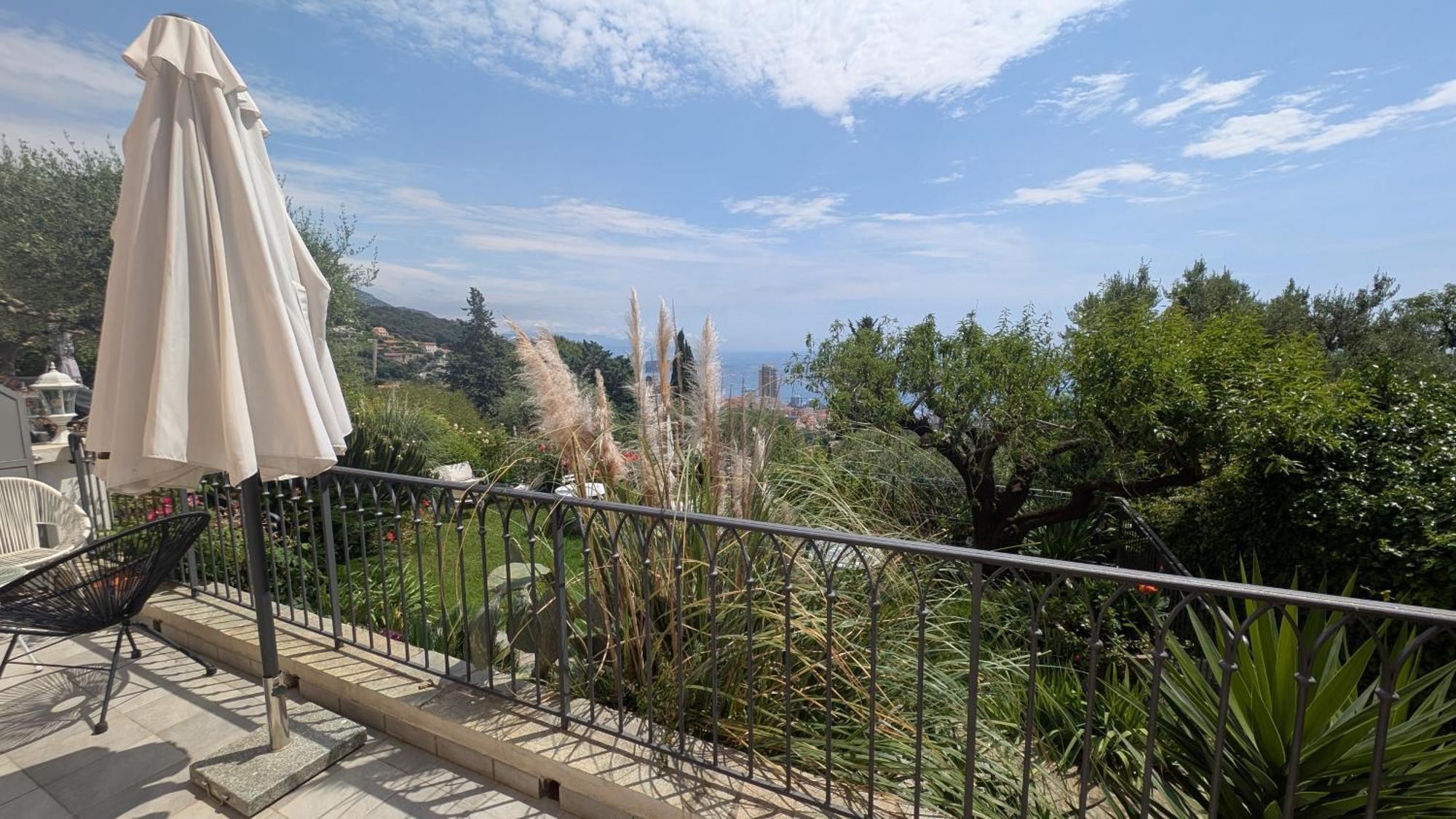 Le Mas D'Angeline, Vue Mer, Jardin Commun, Parking, Voiture Requise, 10 Min En Voiture De Monaco, Route Etroite, Pente Raide, Croisement Limite, Sea View, Shared Garden, Parking, Car Required, 10 Min Drive From Monaco, Narrow Steep Road, Limited Pass Beausoleil Esterno foto